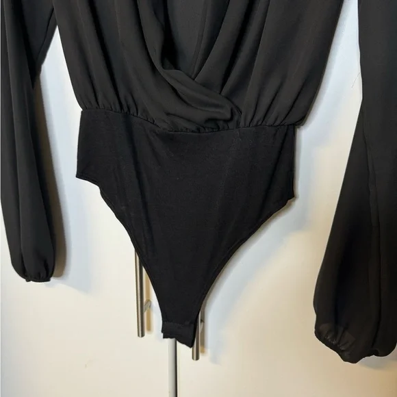 Solid chiffon surplice bodysuit​ - Picture 3 of 4